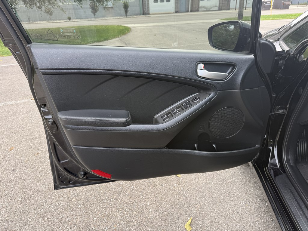 Photo 11 of this KIA FORTE