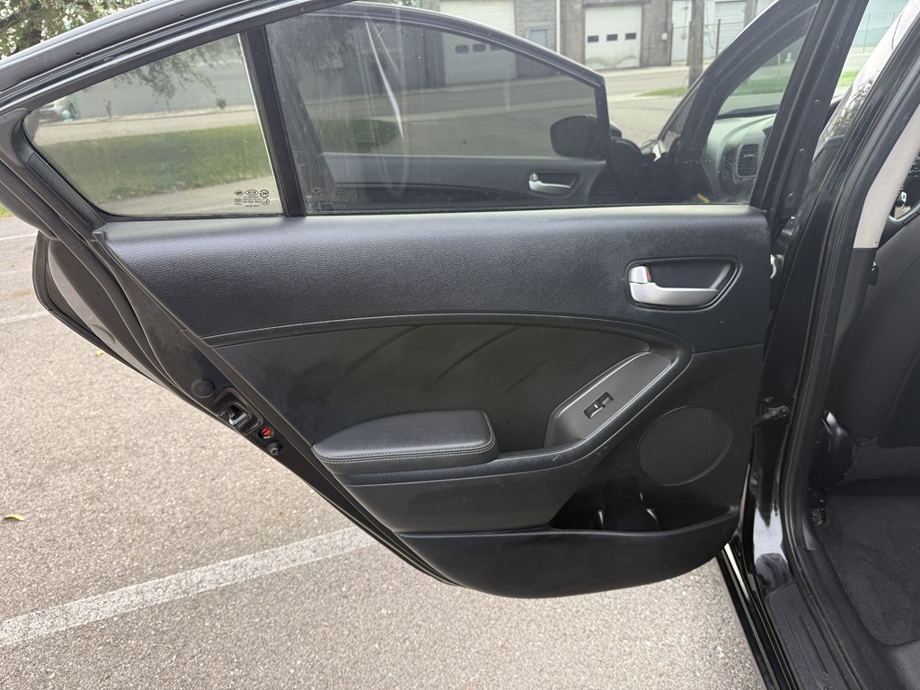 Photo 13 of this KIA FORTE