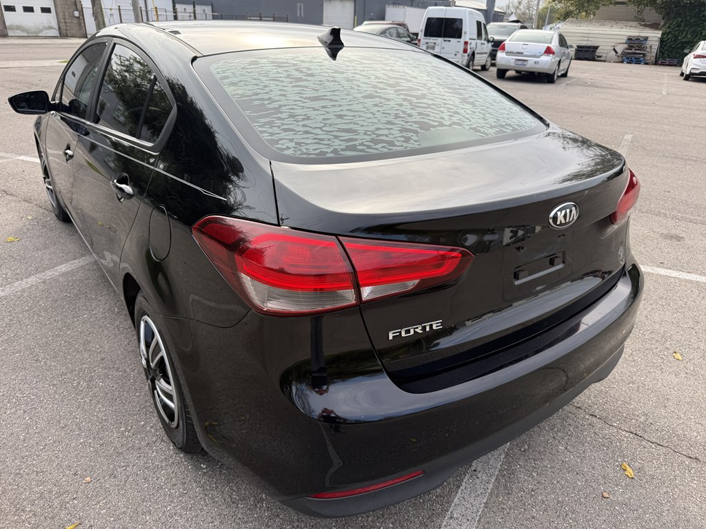 Photo 4 of this KIA FORTE