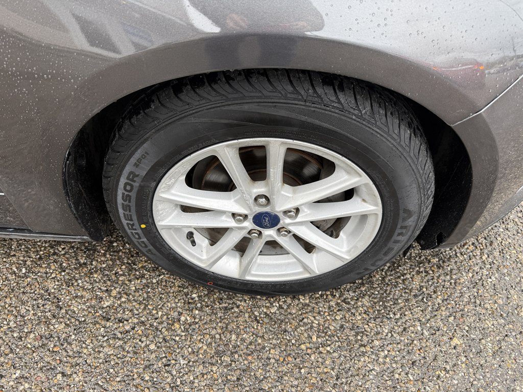 Photo 7 of this FORD FOCUS