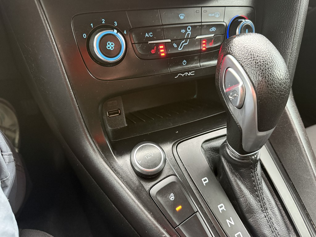 Photo 23 of this FORD FOCUS