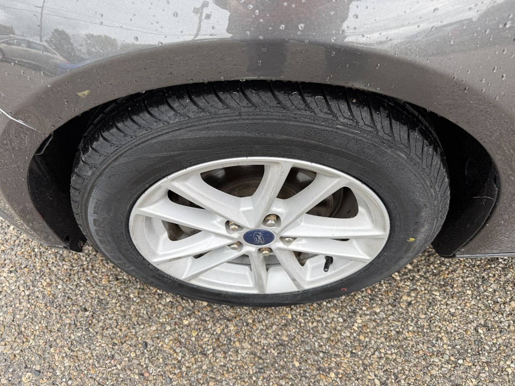 Photo 10 of this FORD FOCUS