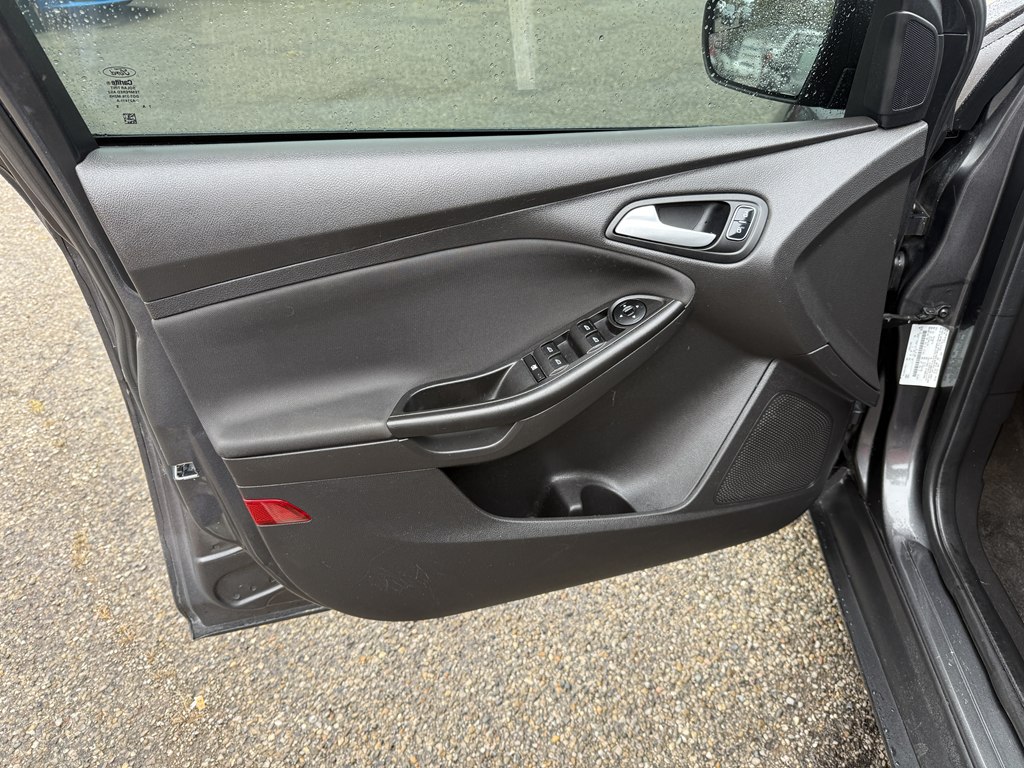 Photo 11 of this FORD FOCUS