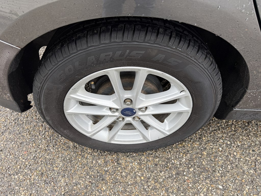 Photo 8 of this FORD FOCUS