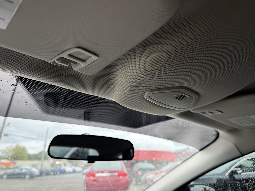 Photo 21 of this FORD FOCUS