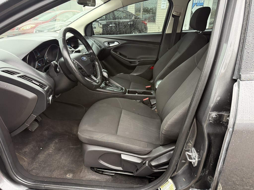 Photo 12 of this FORD FOCUS
