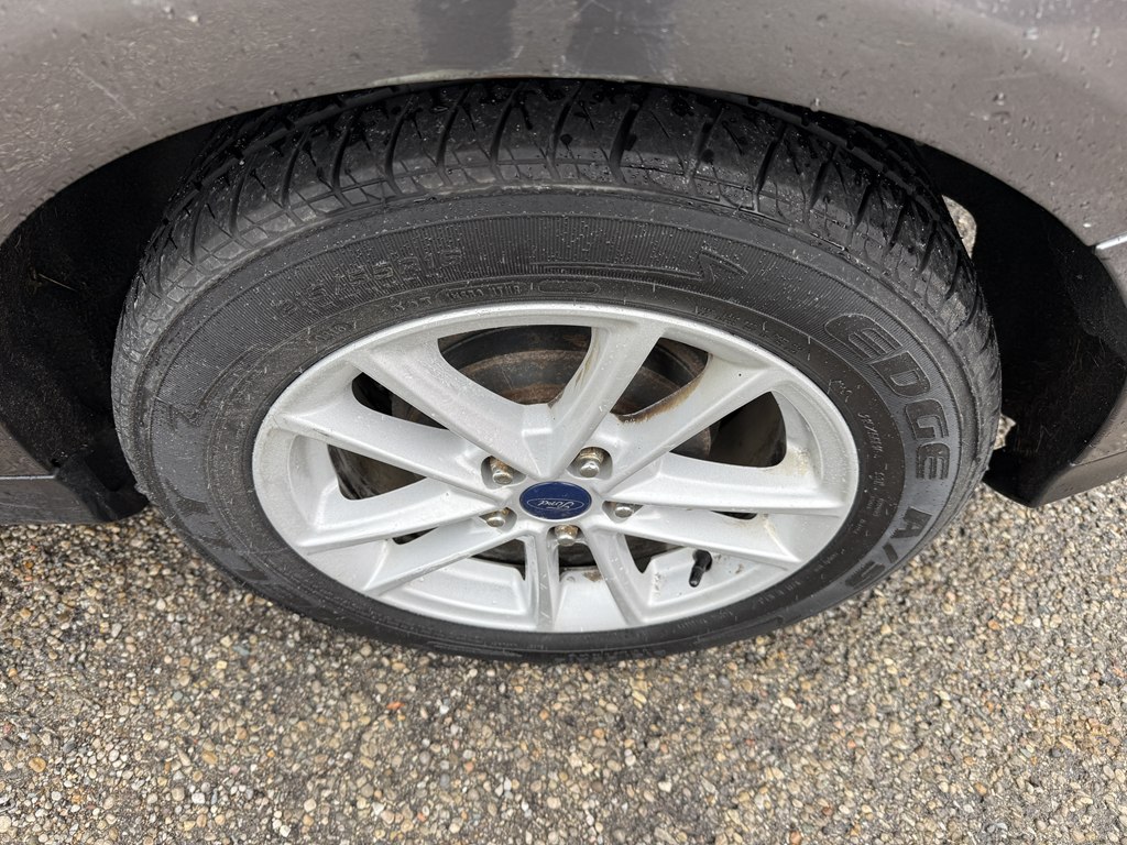 Photo 9 of this FORD FOCUS