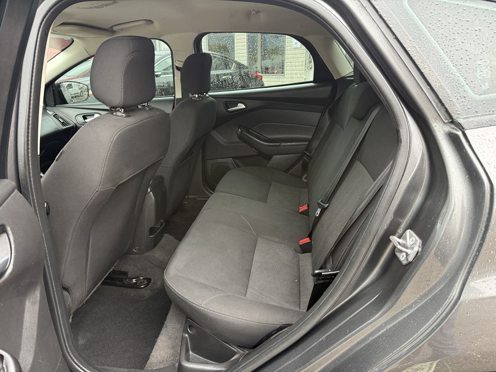 Photo 14 of this FORD FOCUS