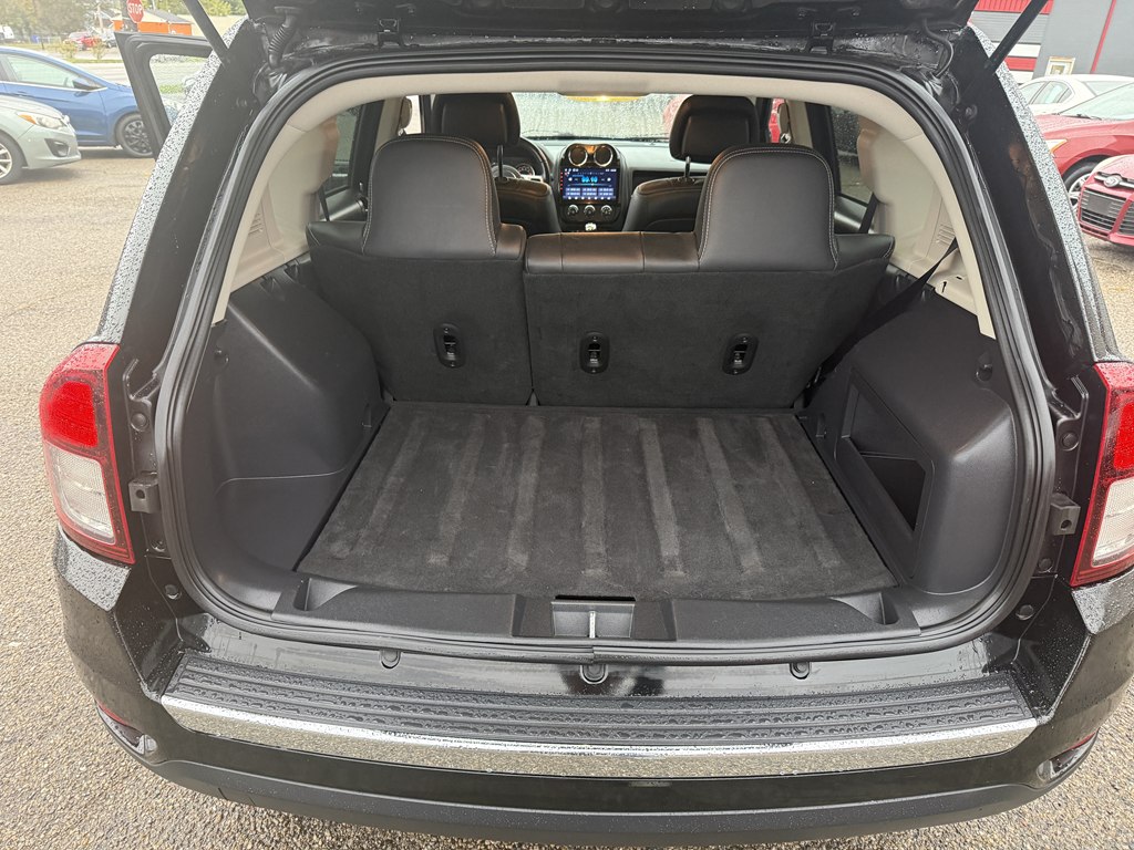 Photo 16 of this JEEP COMPASS