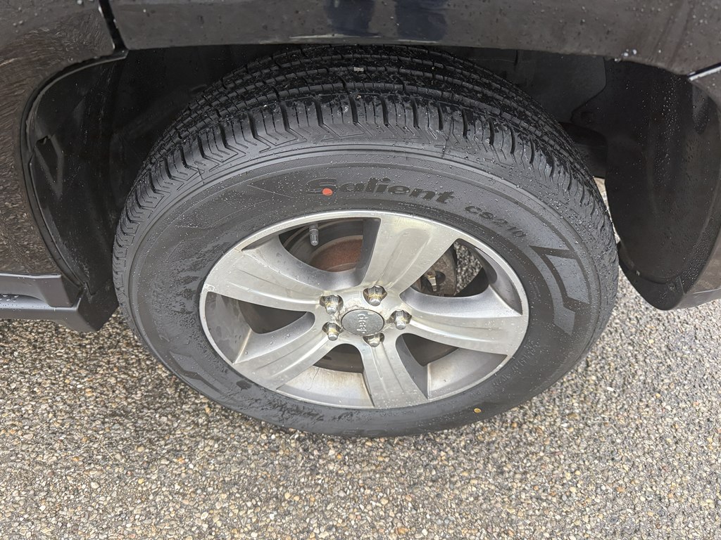 Photo 9 of this JEEP COMPASS