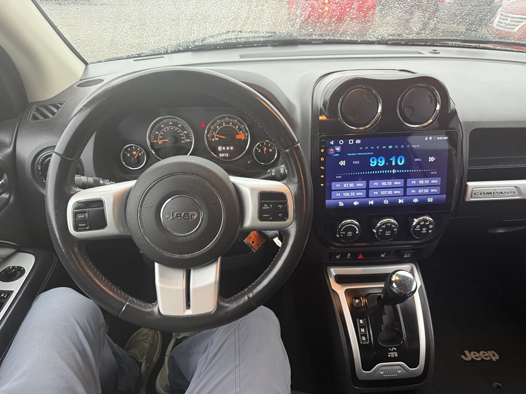 Photo 17 of this JEEP COMPASS