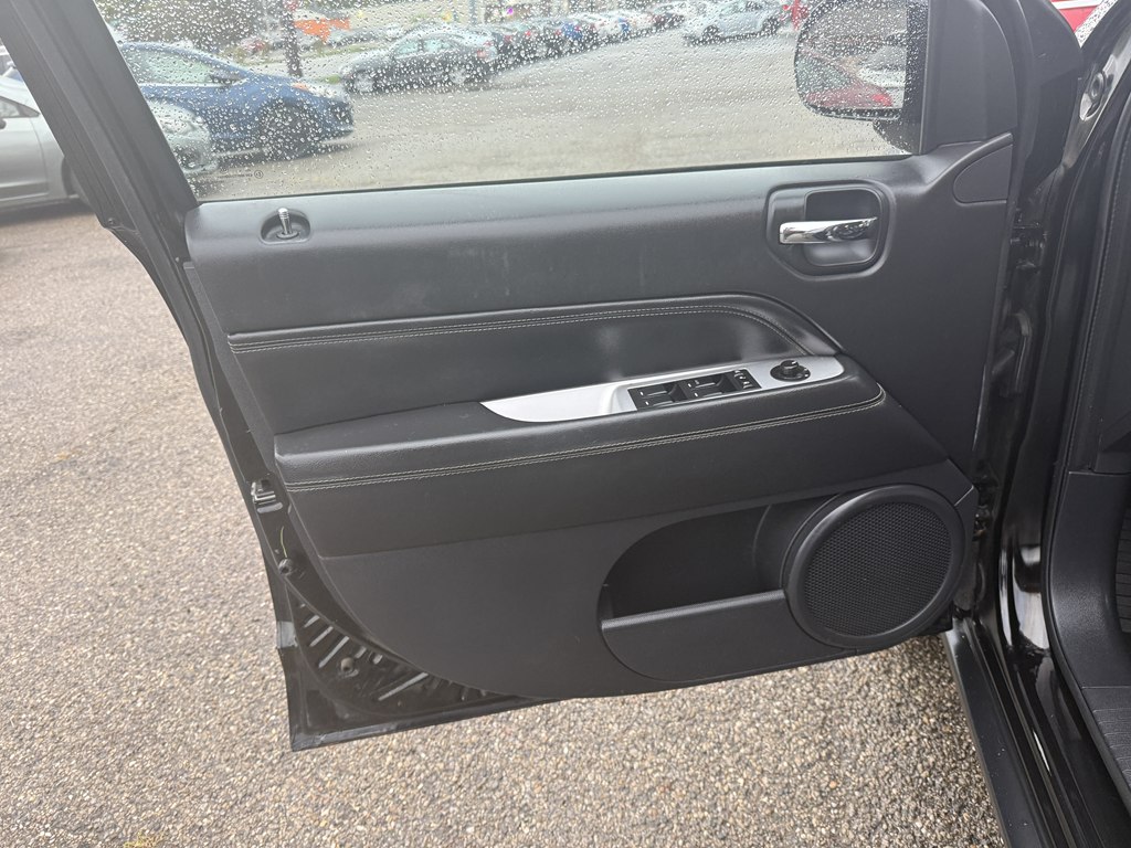 Photo 11 of this JEEP COMPASS