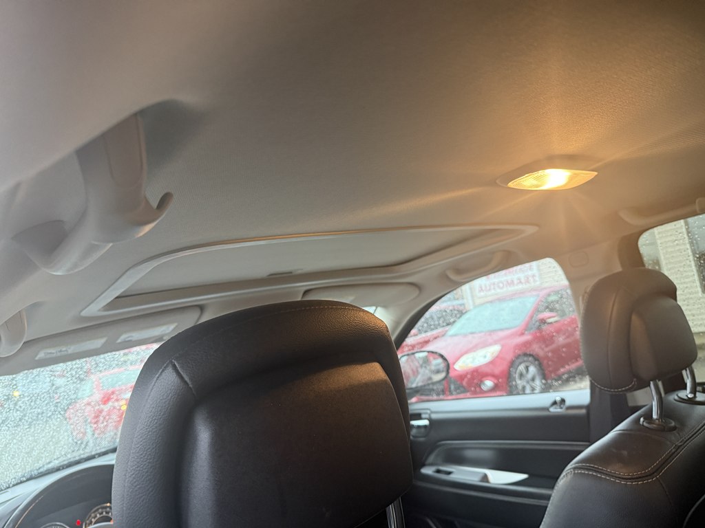 Photo 15 of this JEEP COMPASS