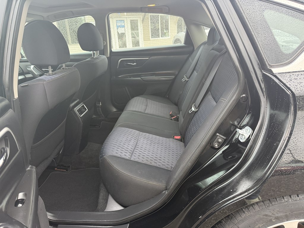 Photo 14 of this NISSAN ALTIMA