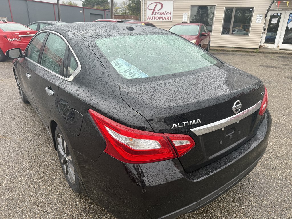 Photo 4 of this NISSAN ALTIMA