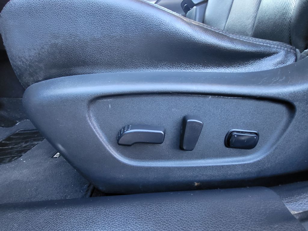 Photo 10 of this NISSAN ROGUE