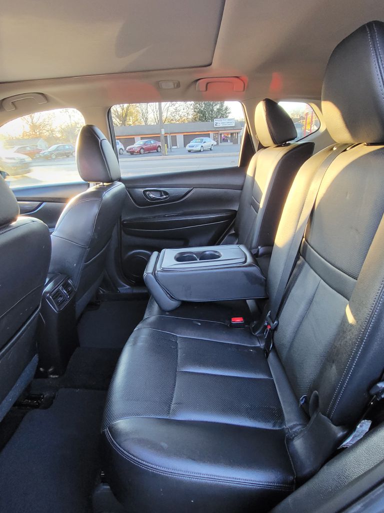 Photo 13 of this NISSAN ROGUE
