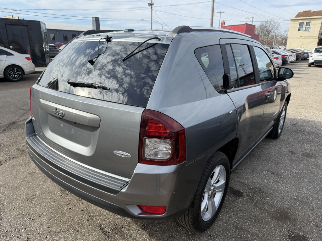 Photo 3 of this JEEP COMPASS