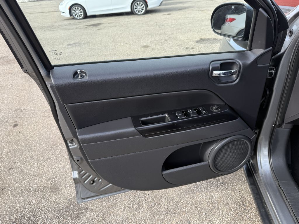 Photo 6 of this JEEP COMPASS