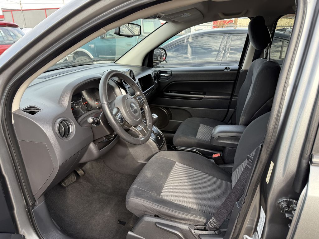 Photo 7 of this JEEP COMPASS
