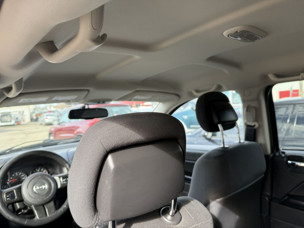 Photo 10 of this JEEP COMPASS