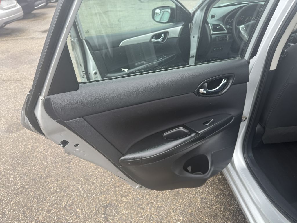 Photo 12 of this NISSAN SENTRA