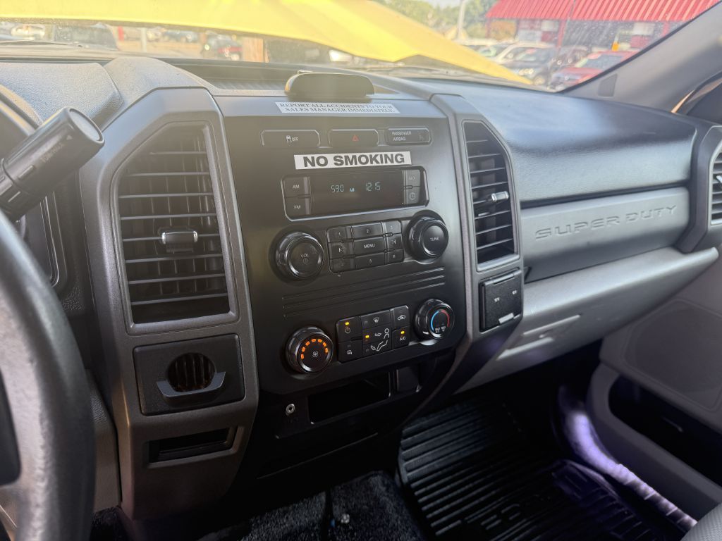 Photo 10 of this FORD F550