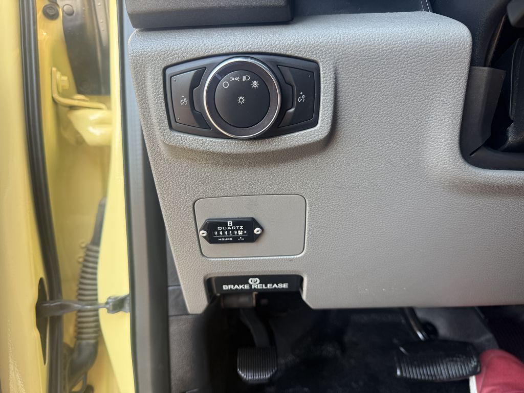 Photo 14 of this FORD F550