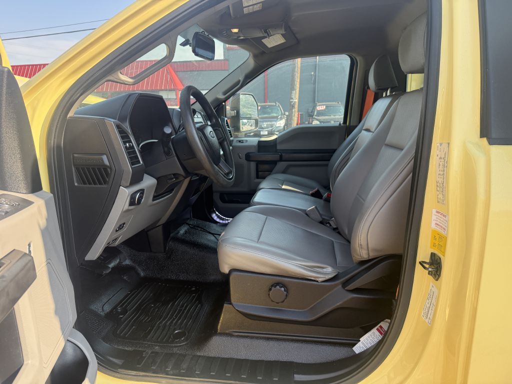 Photo 15 of this FORD F550