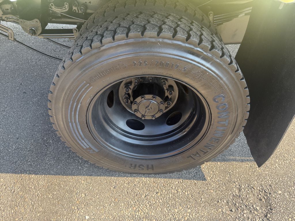 Photo 17 of this FORD F550