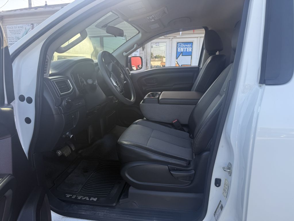 Photo 8 of this NISSAN TITAN XD