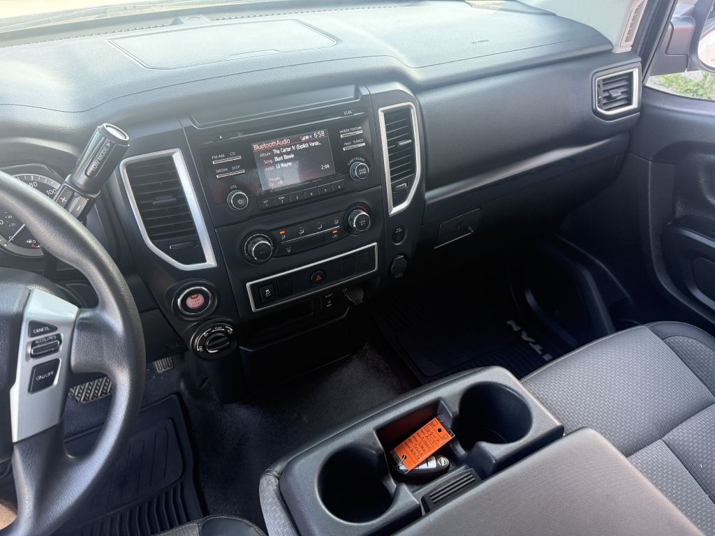 Photo 11 of this NISSAN TITAN XD