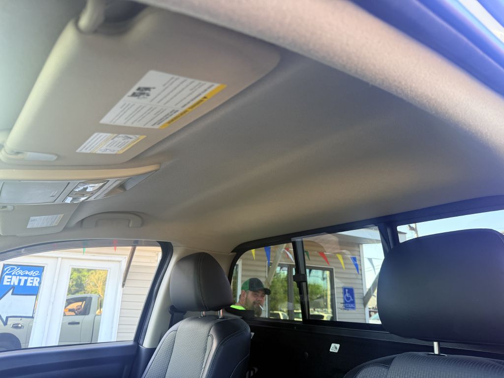 Photo 15 of this NISSAN TITAN XD