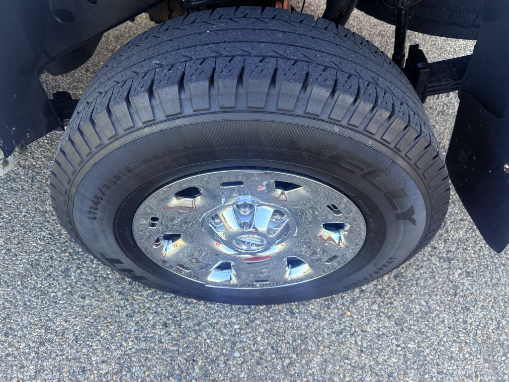 Photo 17 of this NISSAN TITAN XD