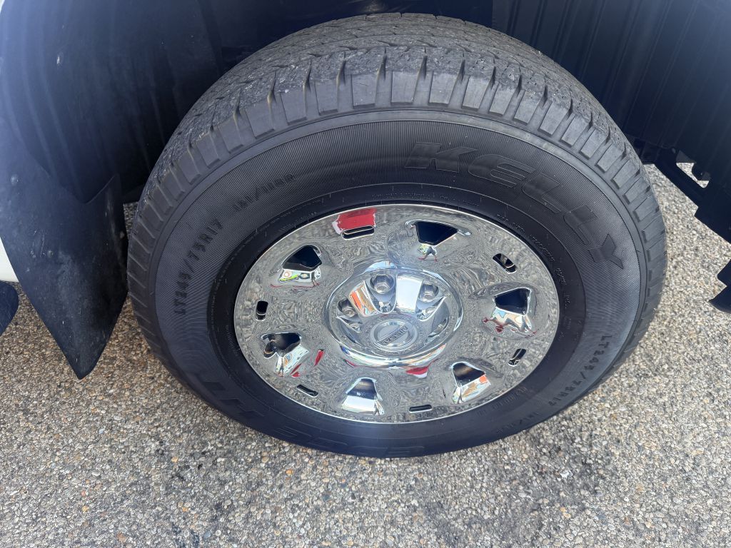 Photo 19 of this NISSAN TITAN XD