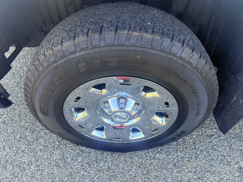 Photo 20 of this NISSAN TITAN XD