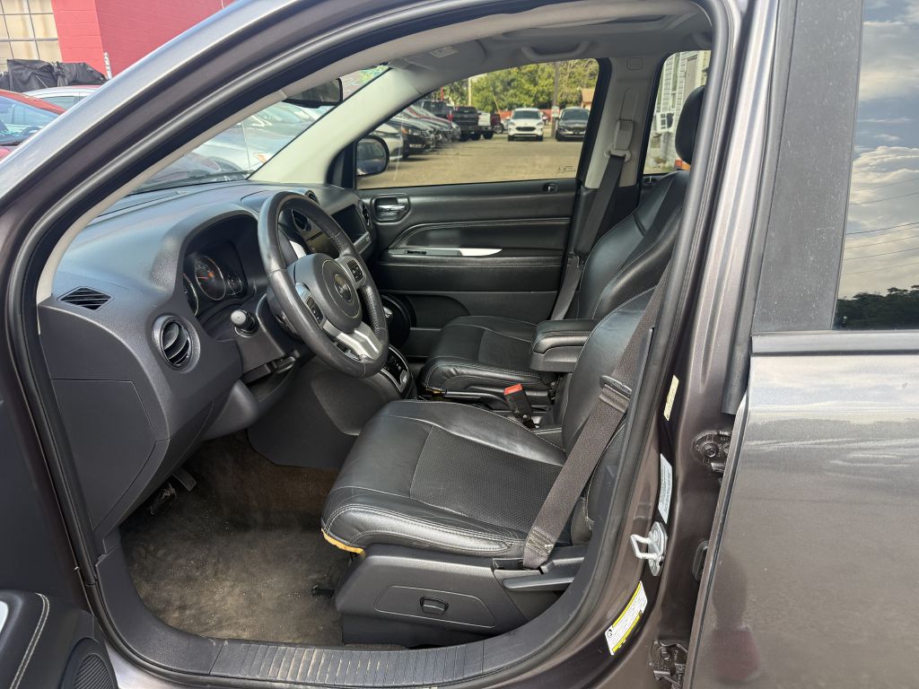 Photo 8 of this JEEP COMPASS