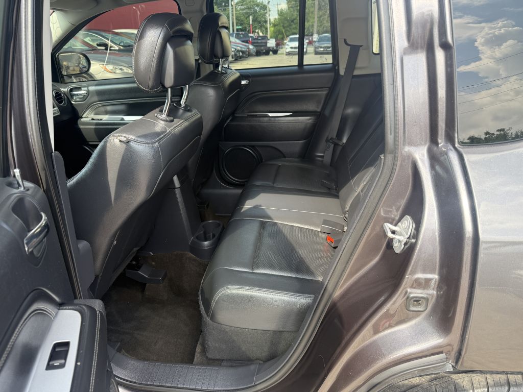 Photo 17 of this JEEP COMPASS