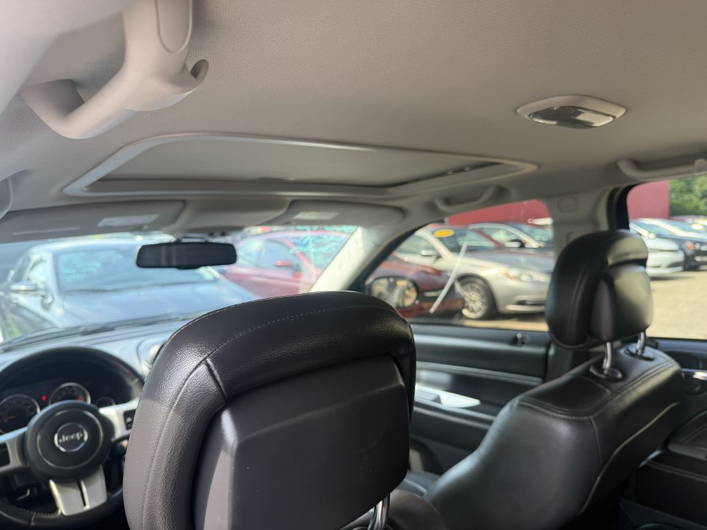 Photo 18 of this JEEP COMPASS