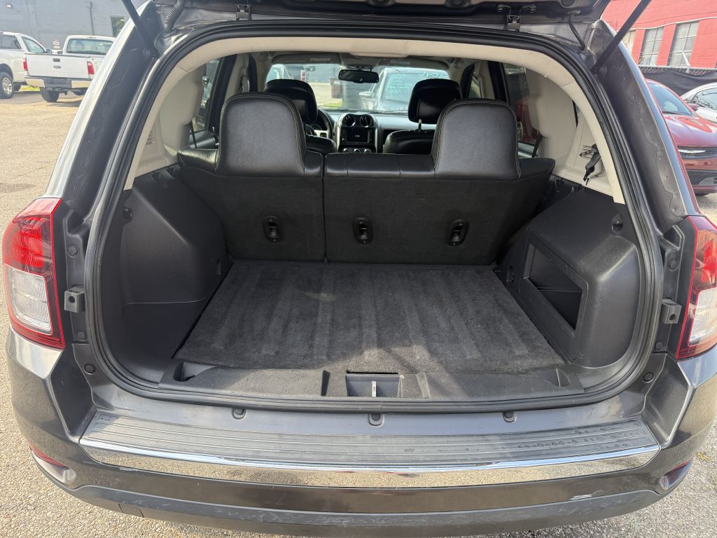 Photo 19 of this JEEP COMPASS