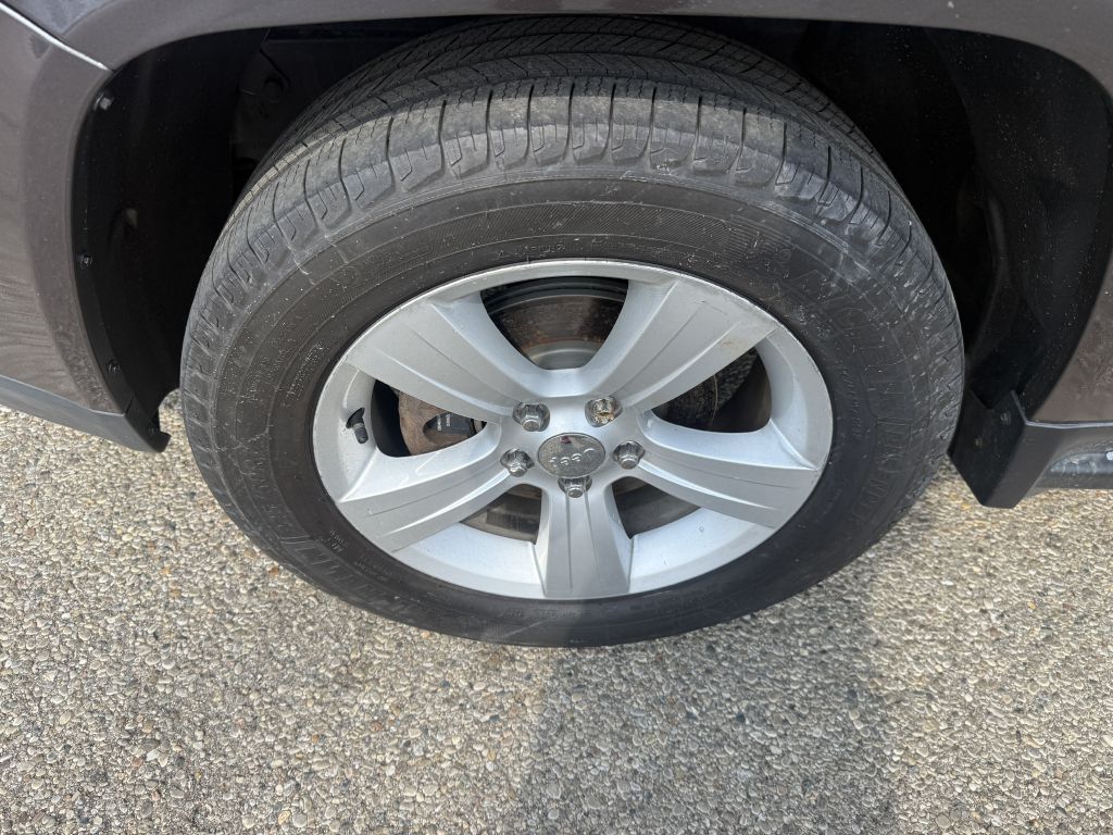Photo 23 of this JEEP COMPASS