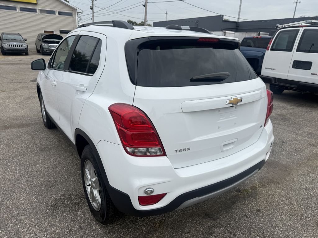 Photo 4 of this CHEVROLET TRAX