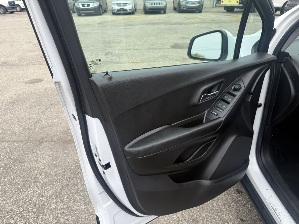 Photo 7 of this CHEVROLET TRAX