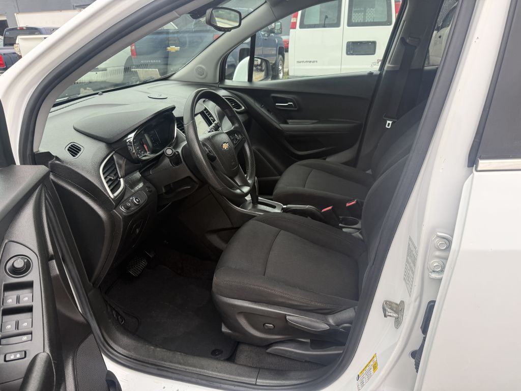 Photo 8 of this CHEVROLET TRAX