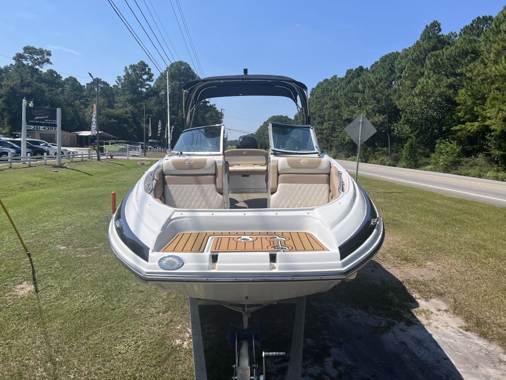 Photo 2 of this CROWNLINE E275XS