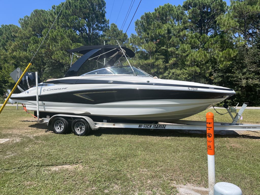 Photo 3 of this CROWNLINE E275XS