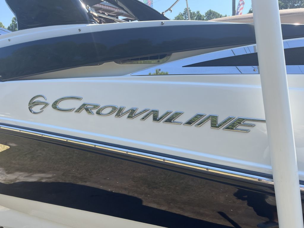 Photo 6 of this CROWNLINE E275XS