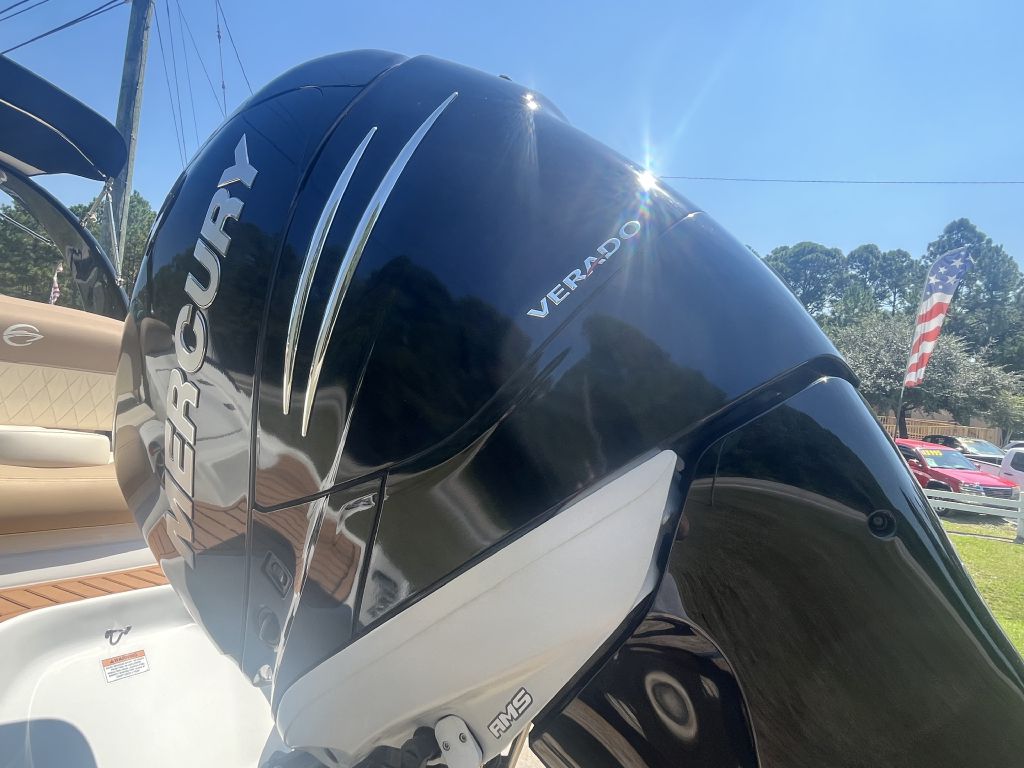 Photo 18 of this CROWNLINE E275XS