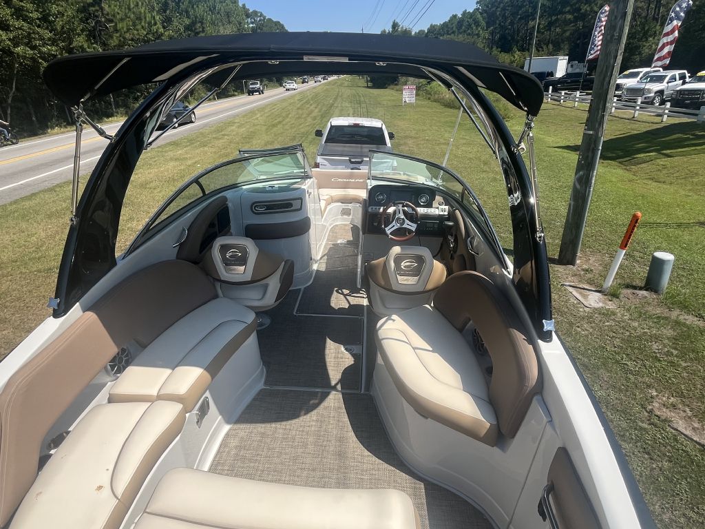 Photo 10 of this CROWNLINE E275XS