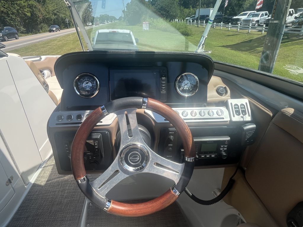 Photo 12 of this CROWNLINE E275XS